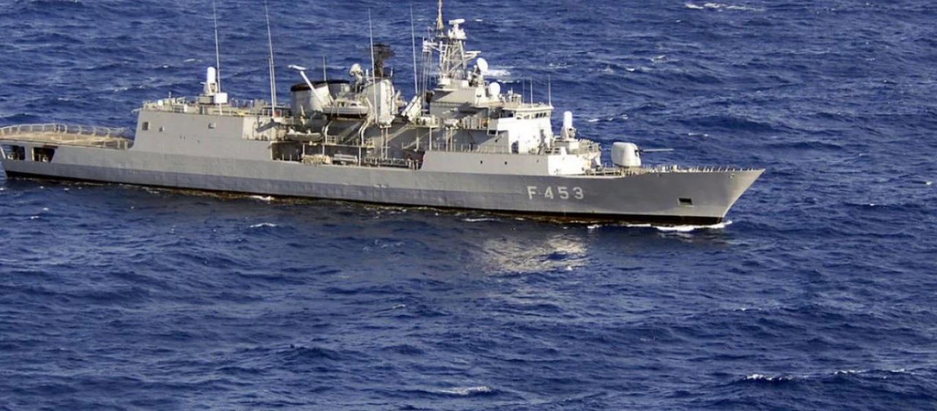 Κρητικοί έκαναν ντελίβερι στη φρεγάτα «Σπέτσαι» (βίντεο)